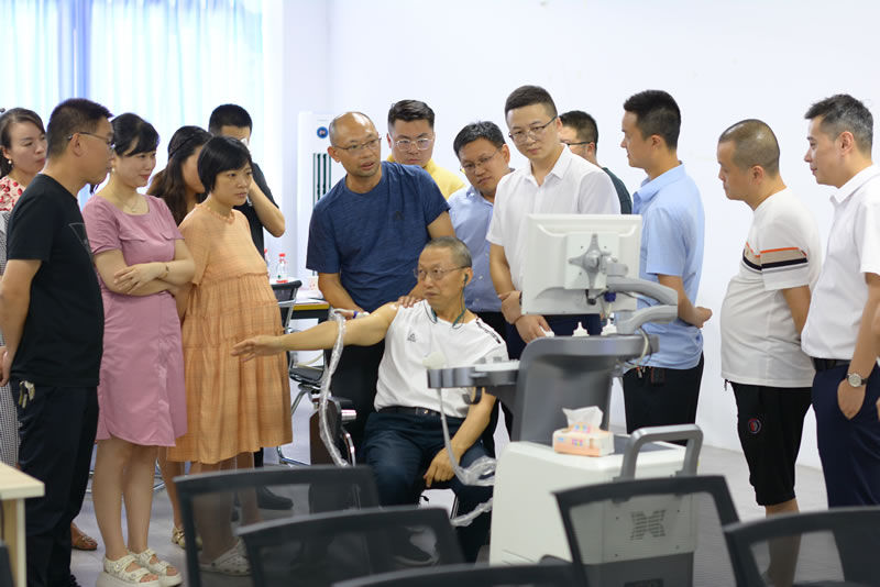 綿陽(yáng)市、江油市醫(yī)療領(lǐng)航者蒞臨我司，共繪健康未來(lái)新篇章！3.jpg