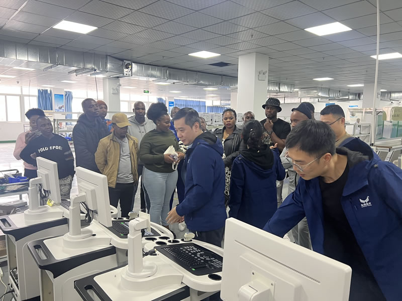 綿陽非洲留學(xué)生團(tuán)參訪我司工廠，共促中外國際交流與商務(wù)合作新篇章！5.jpg