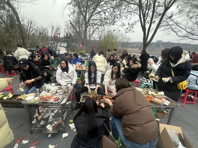 綿陽市先鋒醫(yī)療器械有限公司—— 慶祝“3.8婦女節(jié)”，共赴燒烤盛宴，致敬巾幗風(fēng)采1.jpg